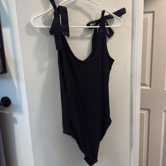 Tie strap tank top bodysuit - Picture 5 of 6